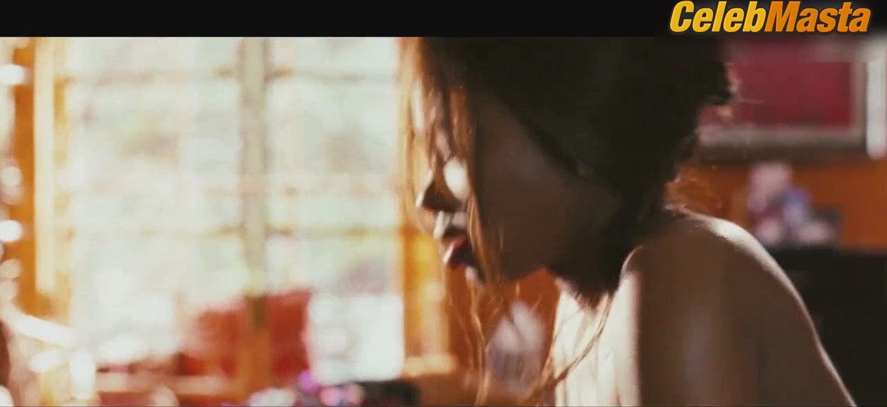 Naturi Naughton ’s Tits, Ass Scene From Notorious - Photo 2 of 5