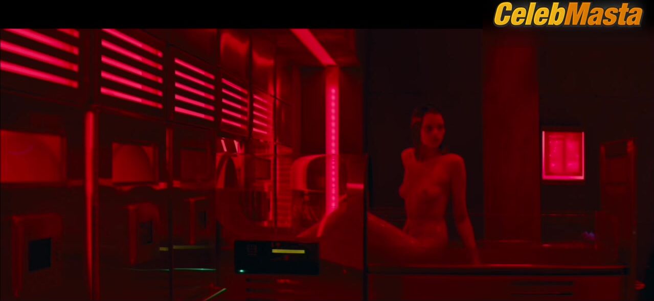 Abbey Lee ’s Boobs, Ass Scene In Elizabeth - Photo 2 of 5