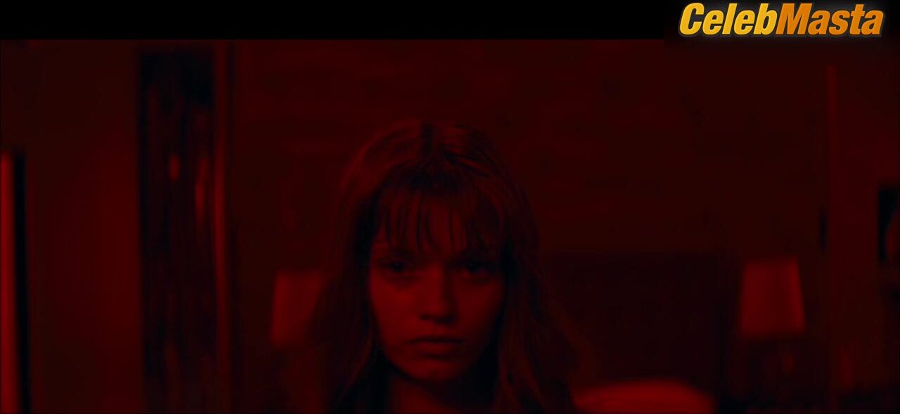 Abbey Lee ’s Boobs, Ass Scene In Elizabeth - Photo 2 of 5 photo 4