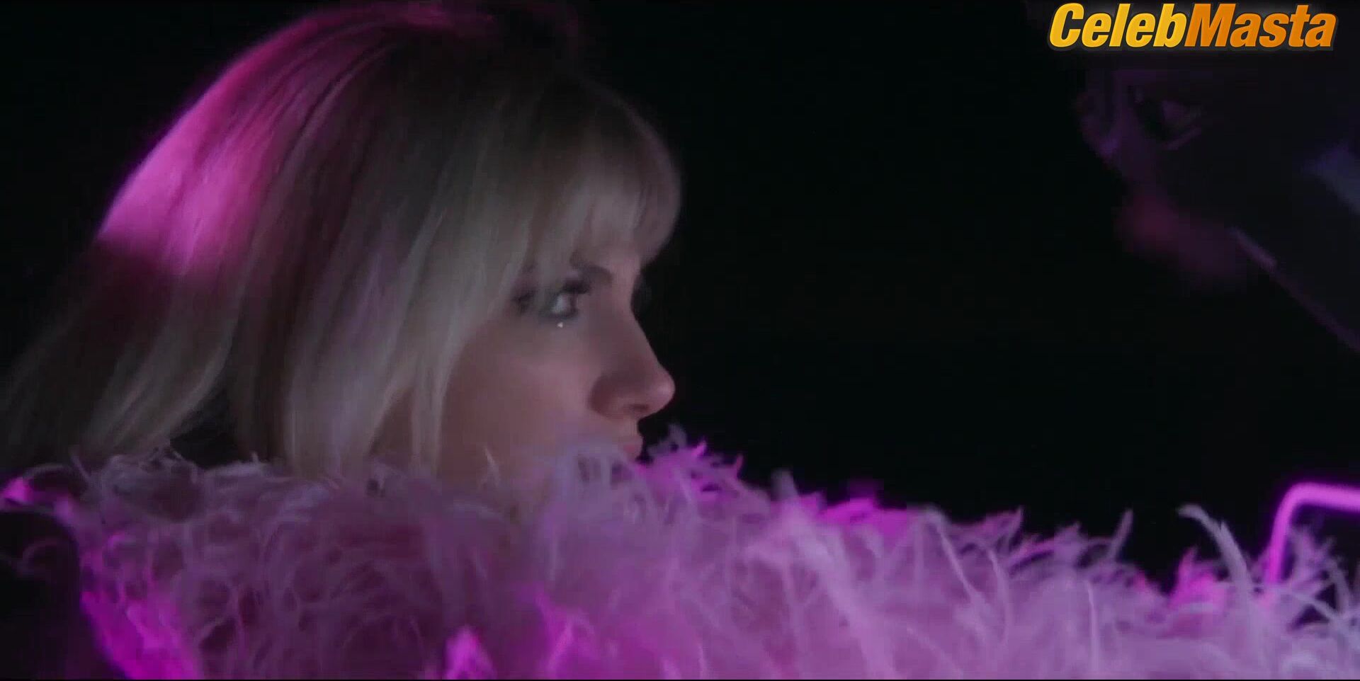 Miriam Giovanelli Bares Boobs Scene In Nacho - Photo 2 of 5 photo 5