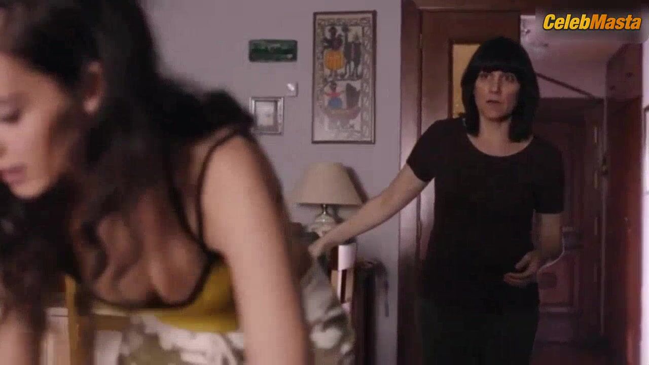 Maria De Nati Tits Scene From Madres. Amor Y Vida - Photo 5 of 5 photo 1