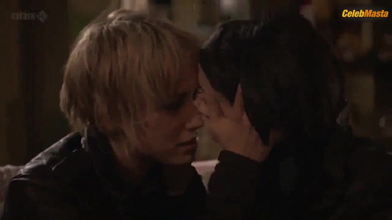 Natasha O'keeffe Natasha O’keeffe’s Lesbian Scene - Photo 1 of 5