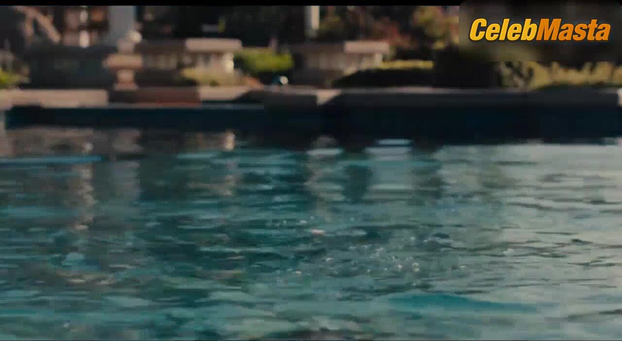 Odeya Rush Saoirse Ronan And Swimsuit Scene In Lady Bird - Photo 3 of 5 photo 1
