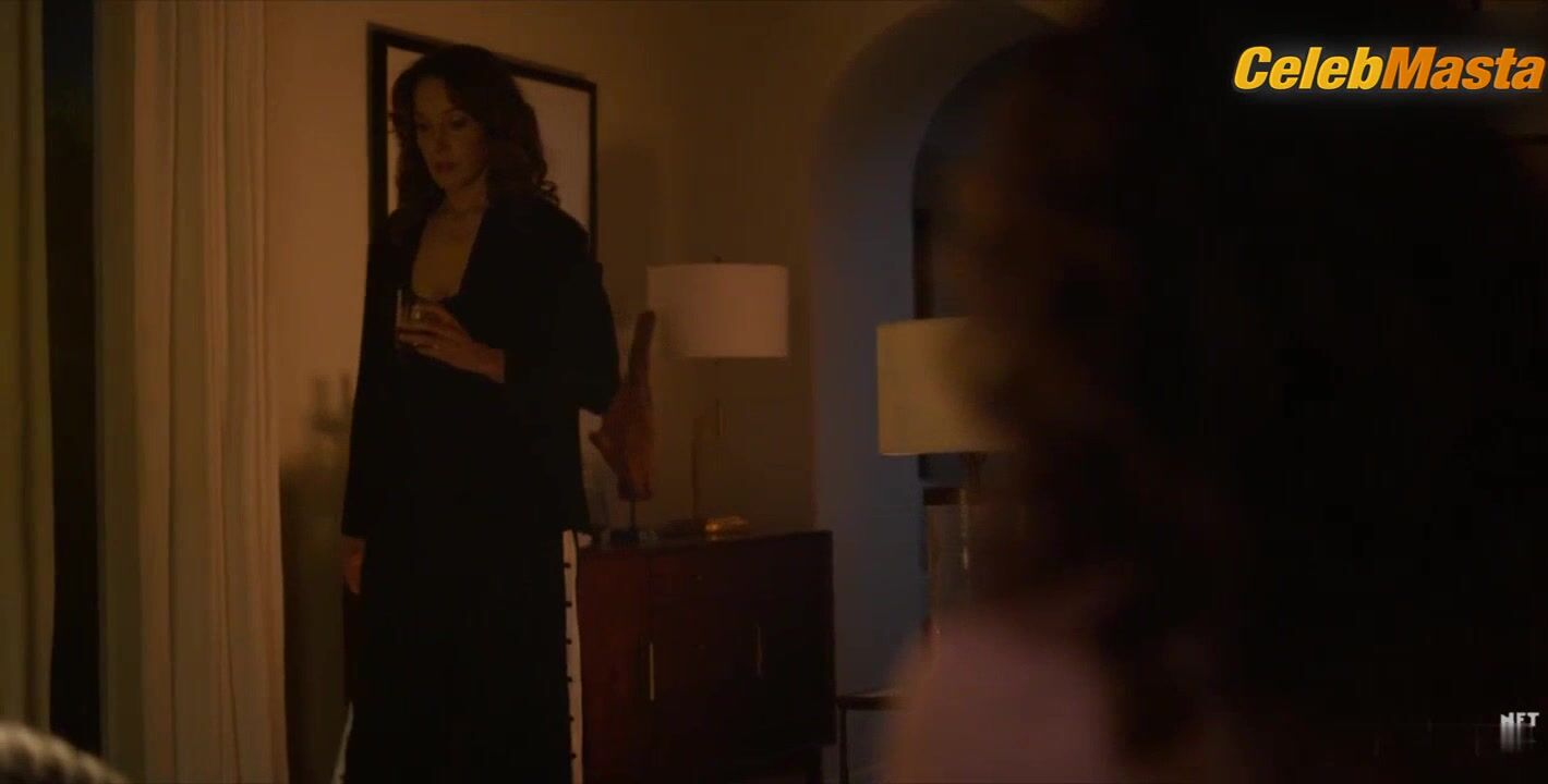 Jennifer Beals Bares Underwear In Lesbian Scene, The L Word - Photo 3 of 5 photo 1