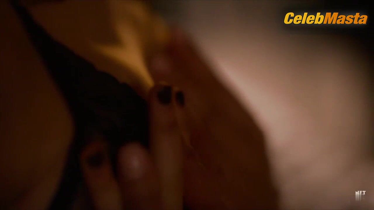 Jennifer Beals Bares Underwear In Lesbian Scene, The L Word - Photo 3 of 5 photo 4