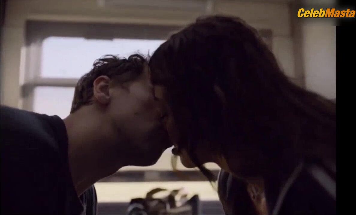 Dilan Cicek Deniz Booty, Tits Scene From Yarina Tek Bilet - Photo 3 of 5 photo 1