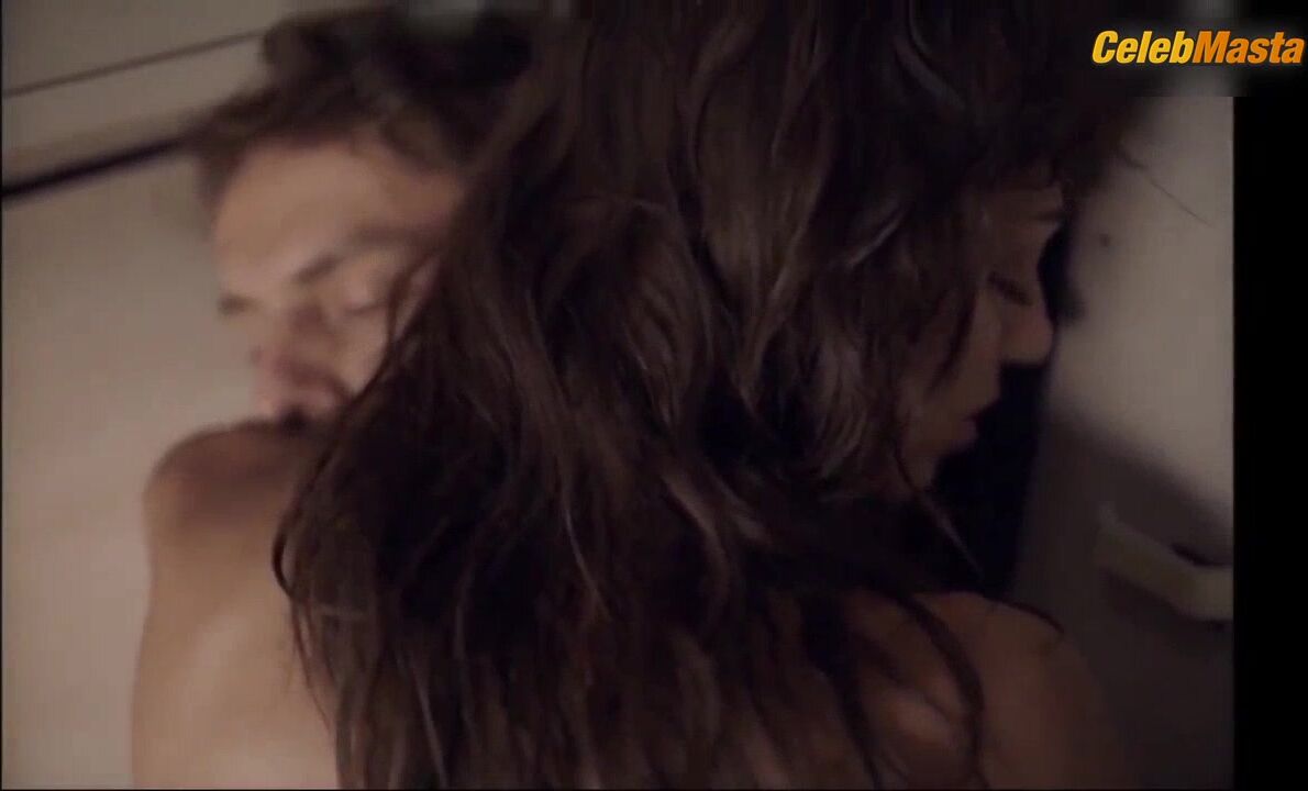Dilan Cicek Deniz Booty, Tits Scene From Yarina Tek Bilet - Photo 3 of 5 photo 5
