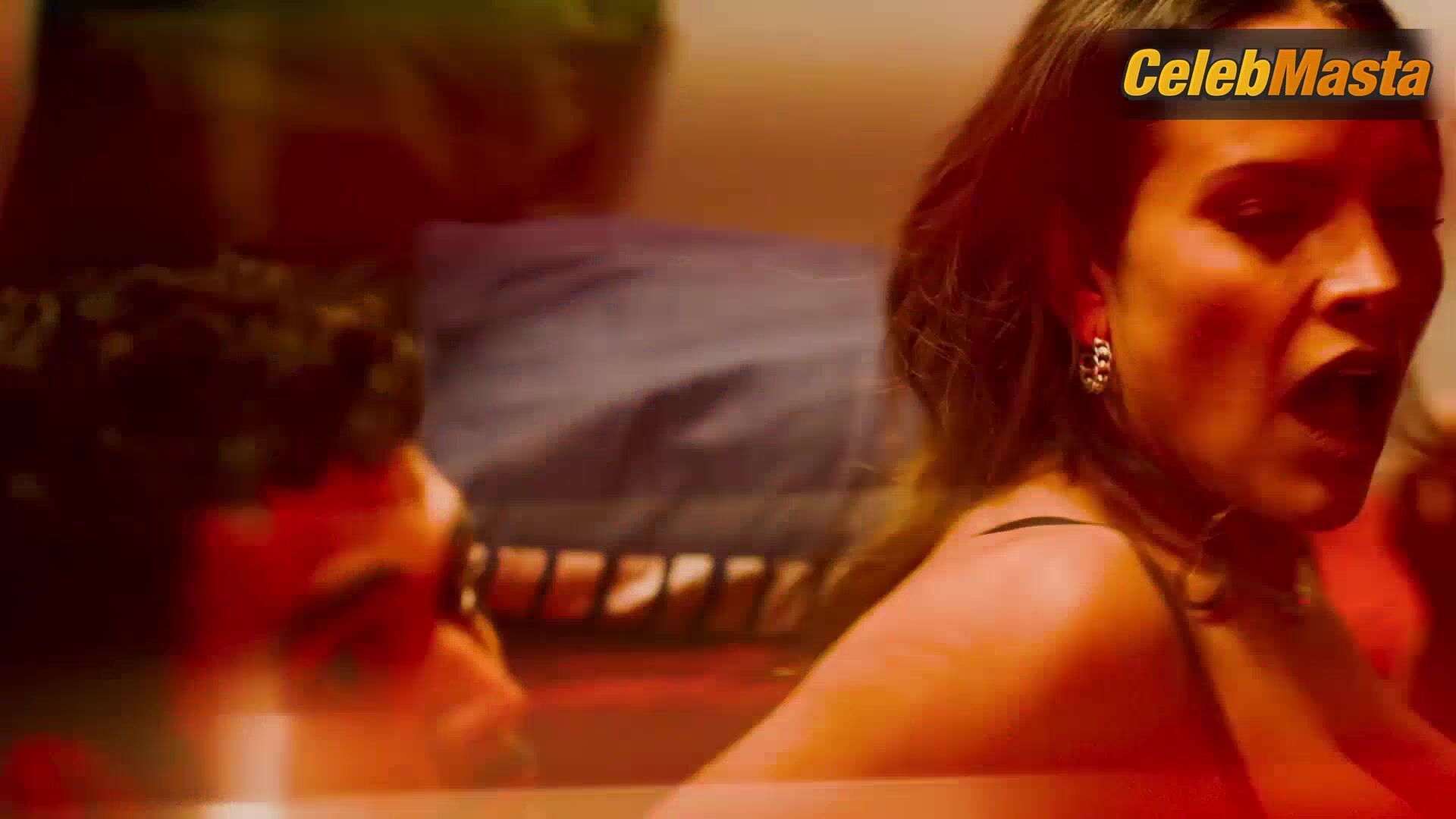 Fabiola Campomanes Reveals Tits, Underwear Scene In El Juego De - Photo 1 of 5 photo 4