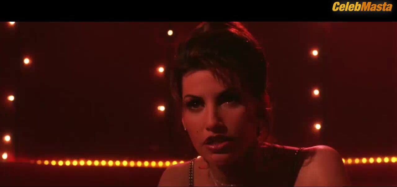 Elizabeth Berkley Lesbian, Ass Scene In Showgirls - Photo 2 of 5