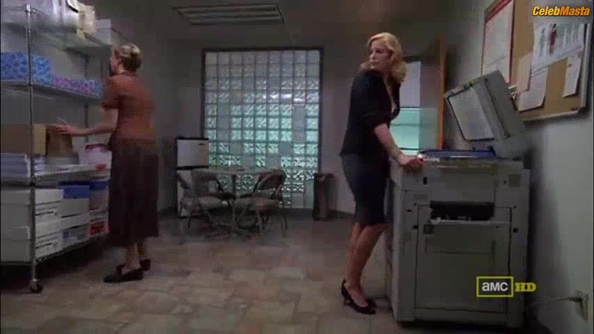 Anna Gunn Bares Boobs Scene In Breaking Bad - Photo 2 of 5