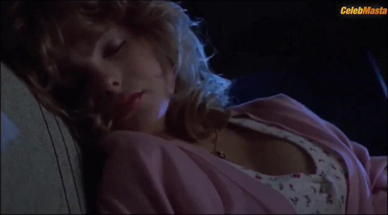 Erika Eleniak ’s Sexy Scene From The Blob - Photo 2 of 5 photo 1