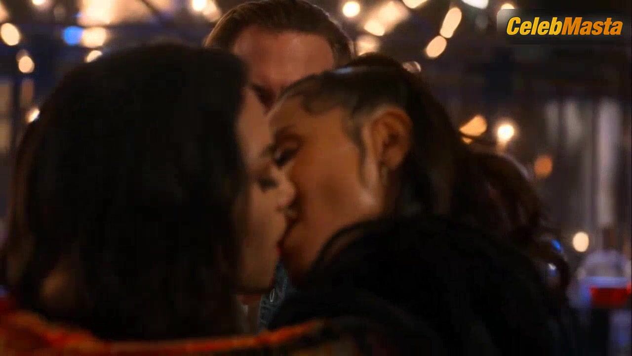 Inbar Lavi And Lesley-ann Brandt’s Lesbian Scene - Photo 2 of 5