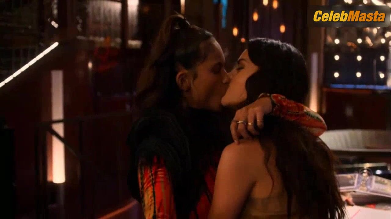 Inbar Lavi And Lesley-ann Brandt’s Lesbian Scene - Photo 2 of 5 photo 4