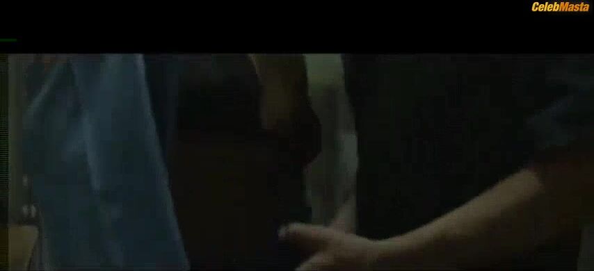 Lesley-ann Brandt ’s Sexy Scene From Heartlock - Photo 2 of 5