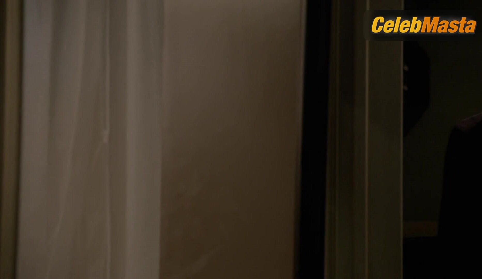 Crystal Reed Reveals Sultry Scene In Teen Wolf - Photo 2 of 5