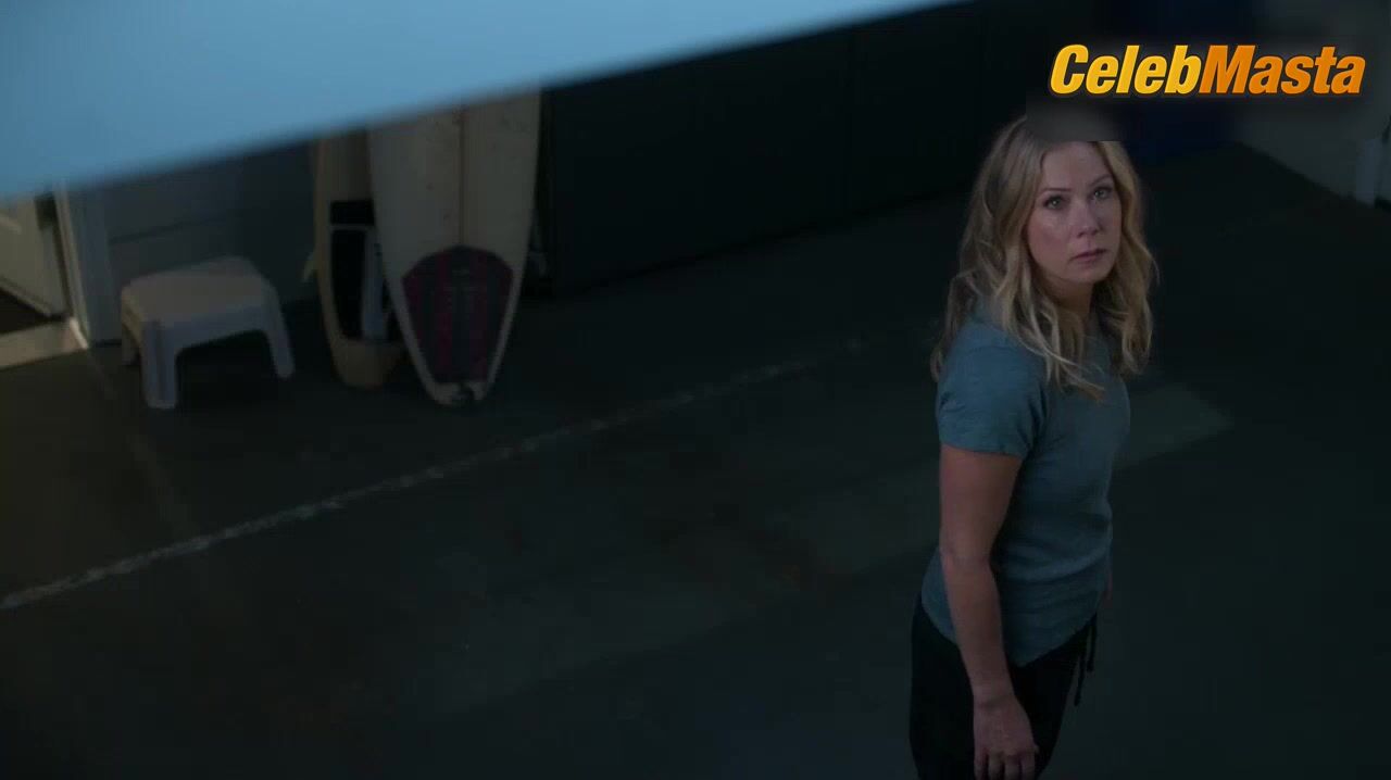 Christina Applegate ’s Sexy Scene From Dead To Me - Photo 1 of 5 photo 2