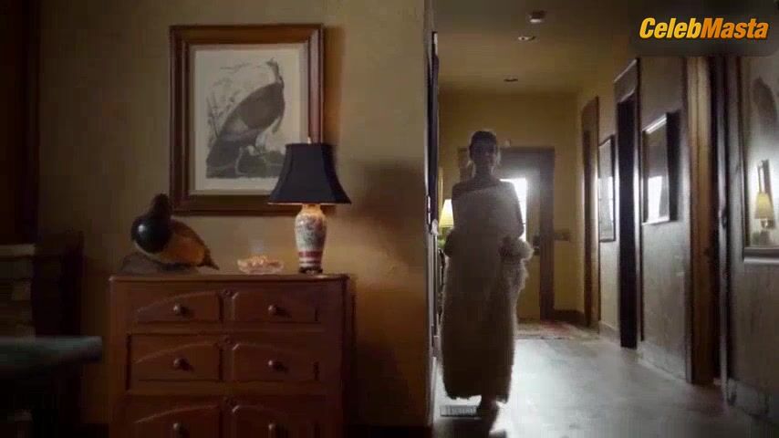 Nathalie Kelley Reveals Body In Scene From Dynasty - Photo 2 of 5 photo 1