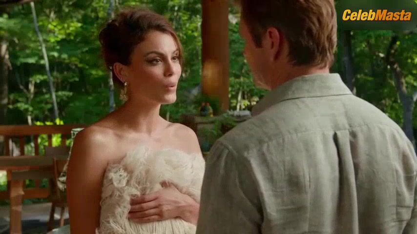 Nathalie Kelley Reveals Body In Scene From Dynasty - Photo 2 of 5 photo 4