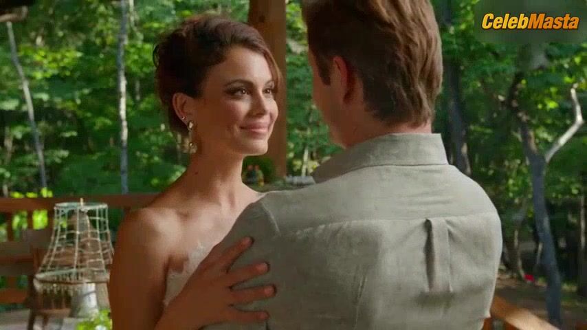 Nathalie Kelley Reveals Body In Scene From Dynasty - Photo 2 of 5 photo 5