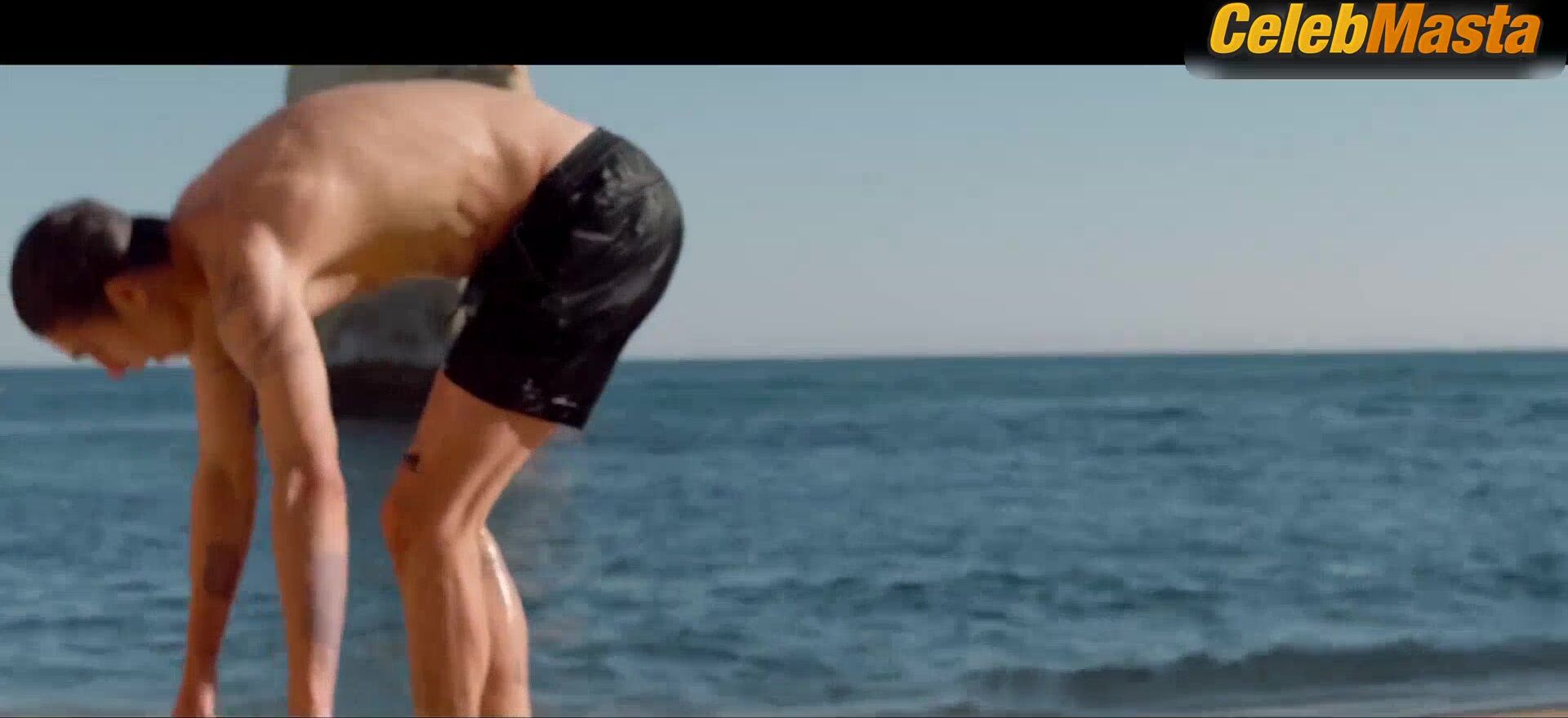 Jessica Webber And Josephine Langford’s Swimsuit - Photo 2 of 5 photo 5