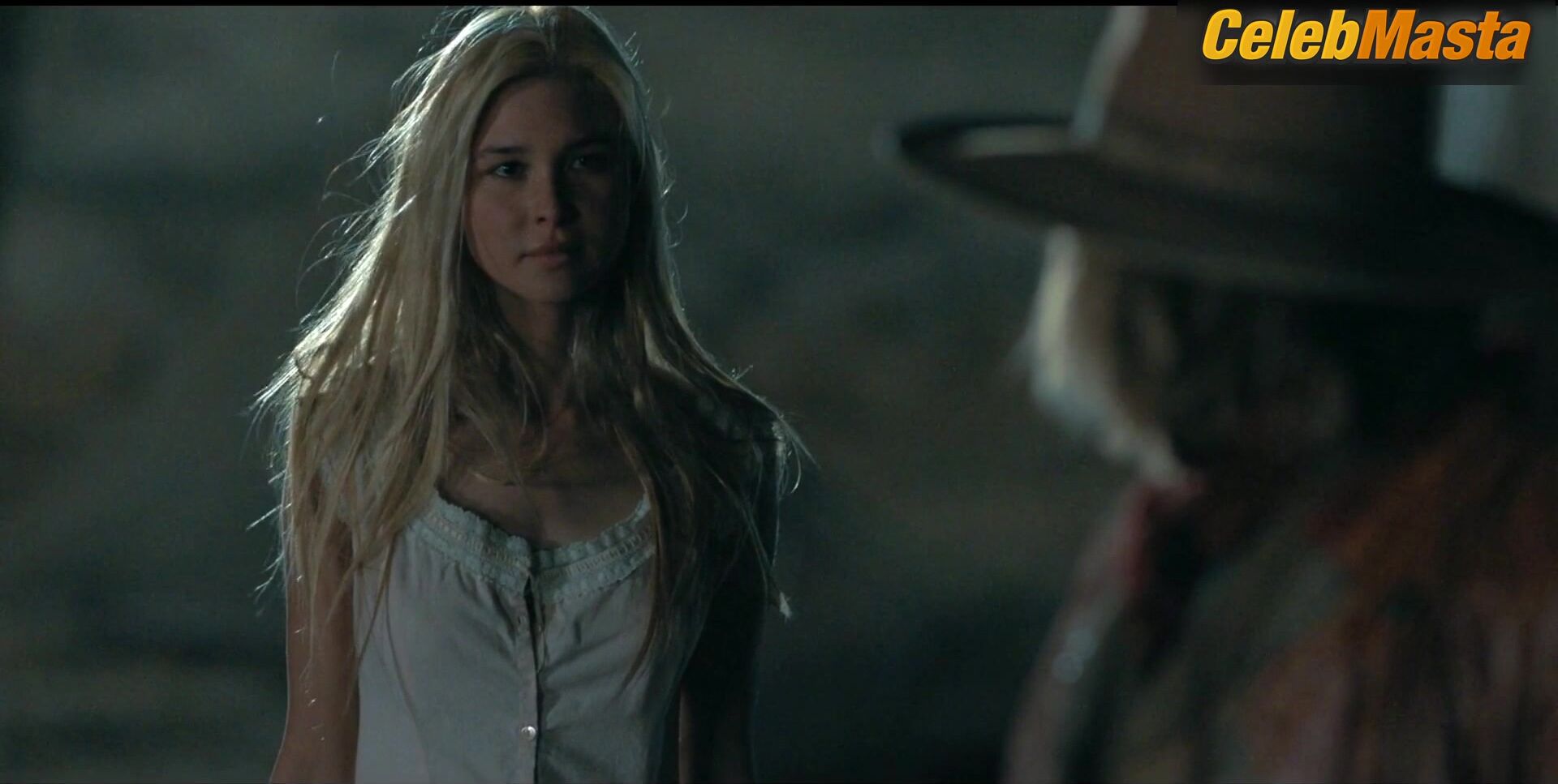 Isabel May Reveals Sexy Scene In 1883 - Photo 2 of 5 photo 1