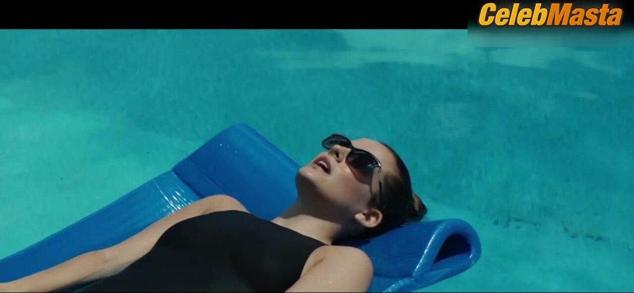 Abbey Lee Riley Keough And ’s Swimsuit Scene In - Photo 1 of 5 photo 4