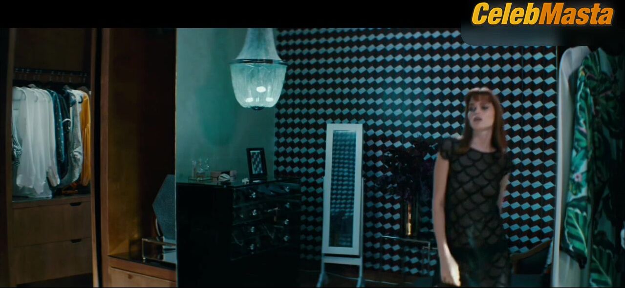 Abbey Lee Reveals Body Scene In Elizabeth Harvest - Photo 1 of 5 photo 2