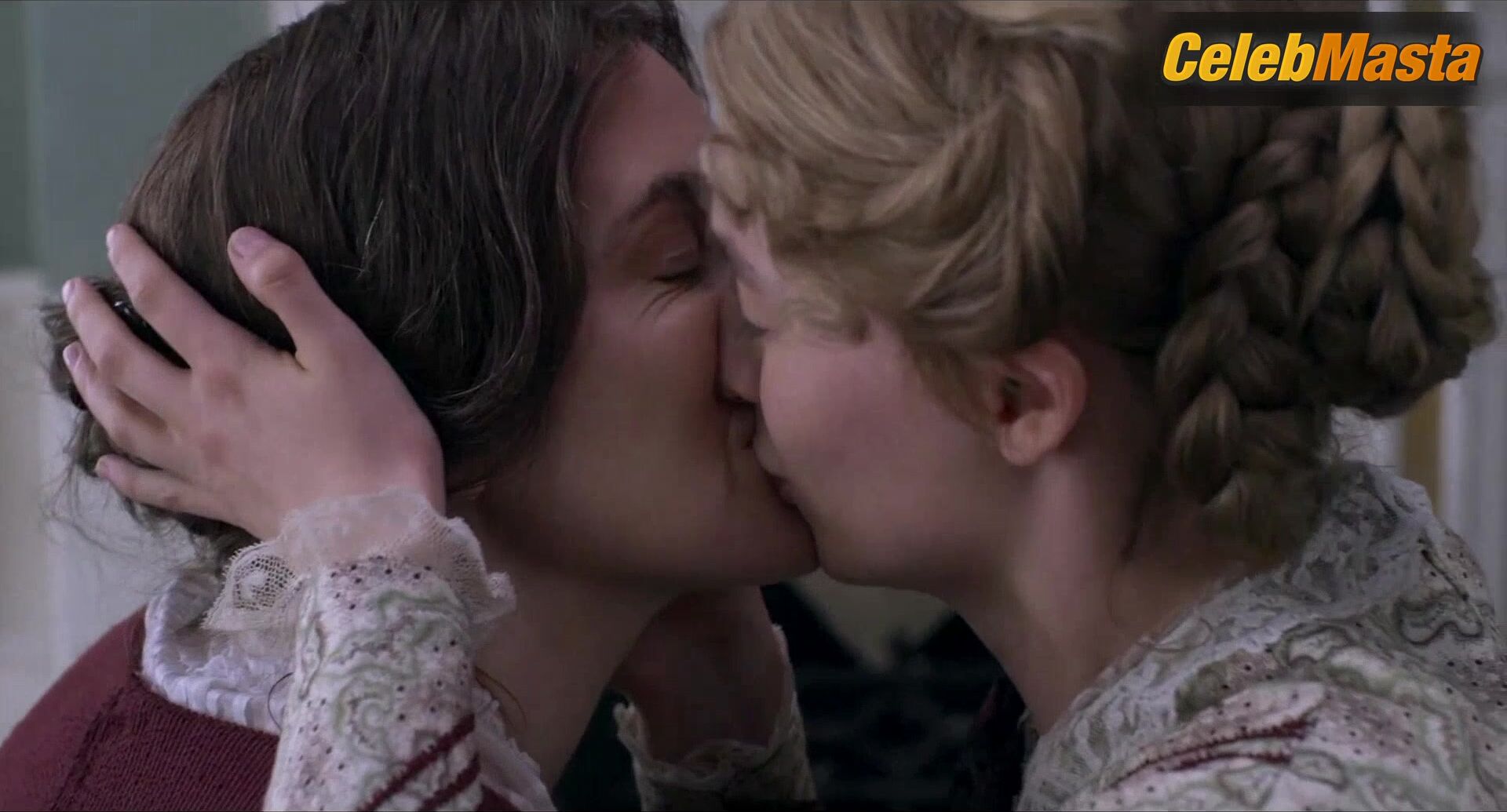 Kate Winslet And Saoirse Ronan Steamy Lesbian Sex Scene - Photo 2 of 5 photo 4
