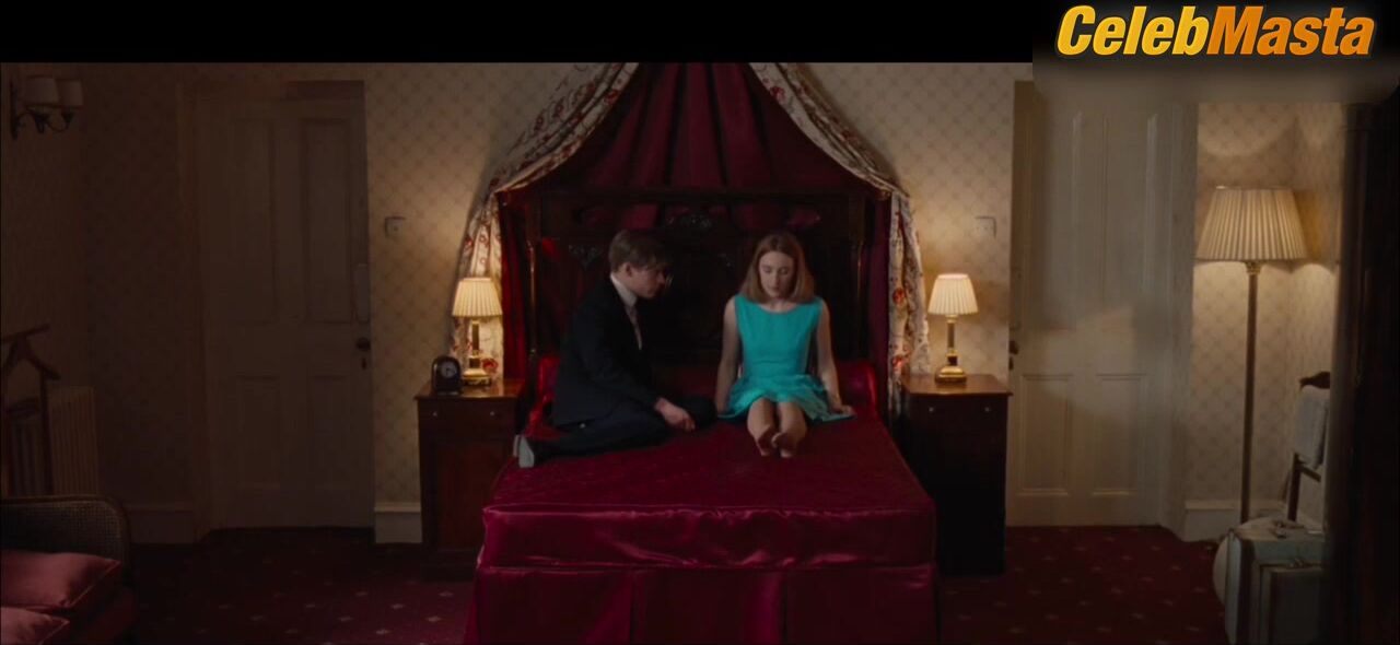 Saoirse Ronan Reveals Sexy Scene In On Chesil Beach - Photo 2 of 5