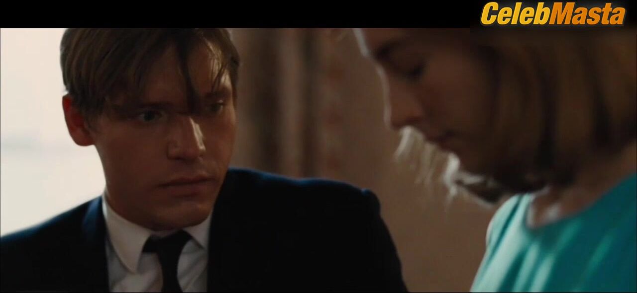 Saoirse Ronan Reveals Sexy Scene In On Chesil Beach - Photo 2 of 5 photo 4