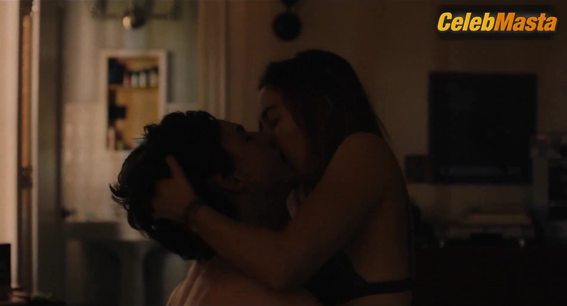 Saoirse Ronan Steamy Scene In Lady Bird - Photo 2 of 5