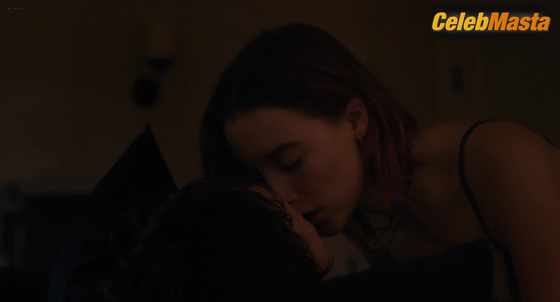 Saoirse Ronan Steamy Scene In Lady Bird - Photo 2 of 5 photo 4