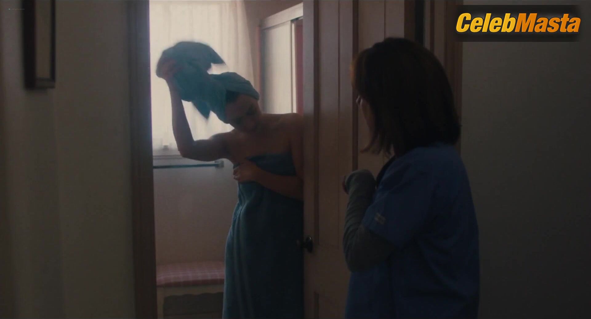 Saoirse Ronan Reveals All In Lady Bird Scene - Photo 2 of 5