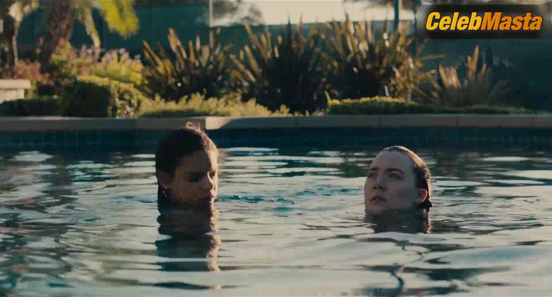 Saoirse Ronan Reveals All In Lady Bird Scene - Photo 2 of 5 photo 5
