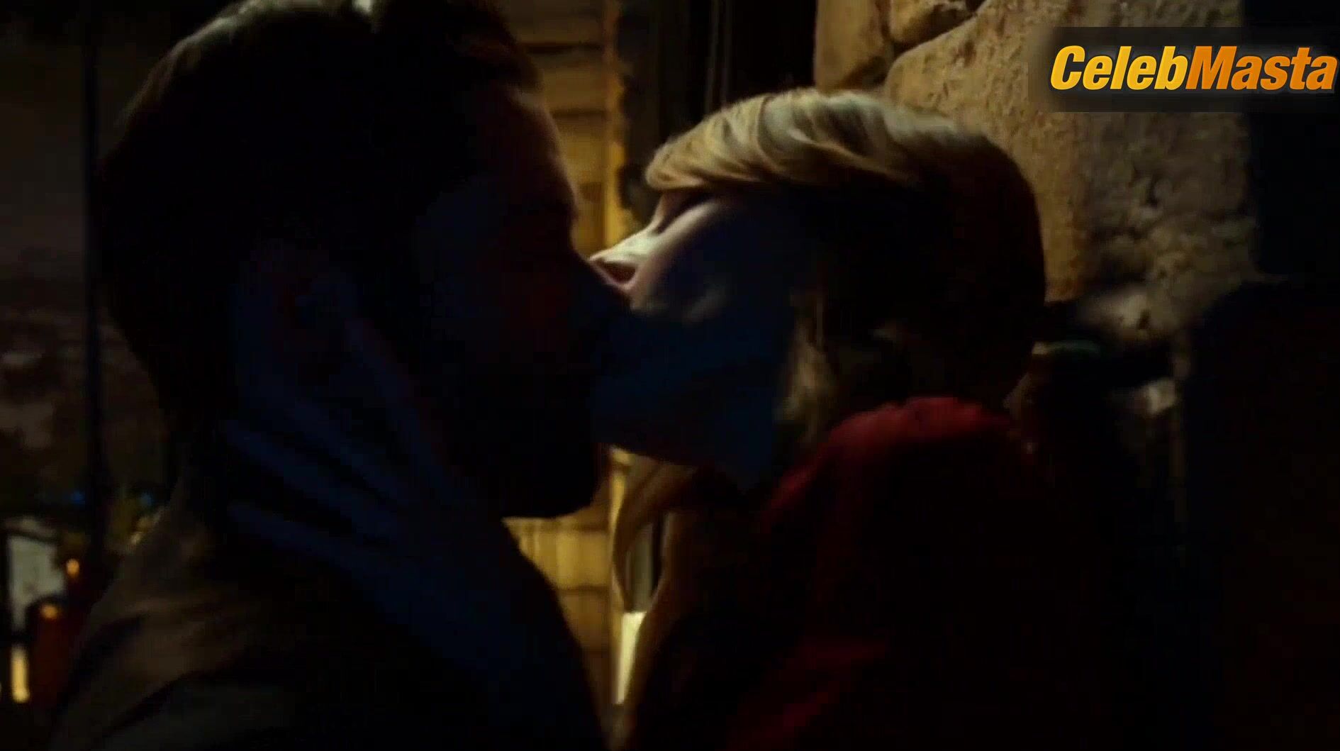Lauren German Bares All In Lucifer Scene - Photo 2 of 5 photo 5