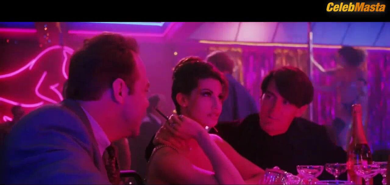 Elizabeth Berkley Lesbian, Booty Scene From Showgirls - Photo 1 of 5