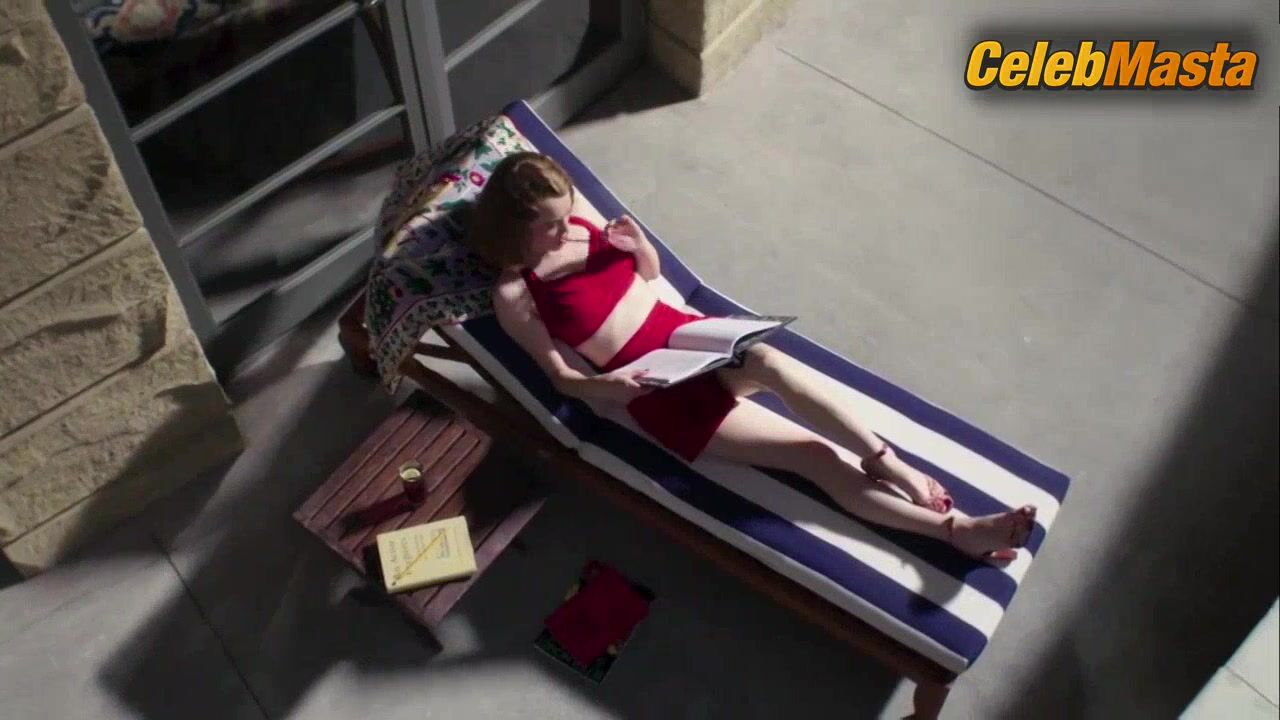 Dominique Mcelligott Swimsuit Scene In The Last Tycoon - Photo 1 of 5