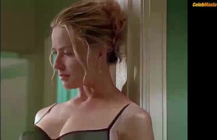 Elisabeth Shue ’s Swimsuit Scene In The Trigger Effect - Photo 2 of 5