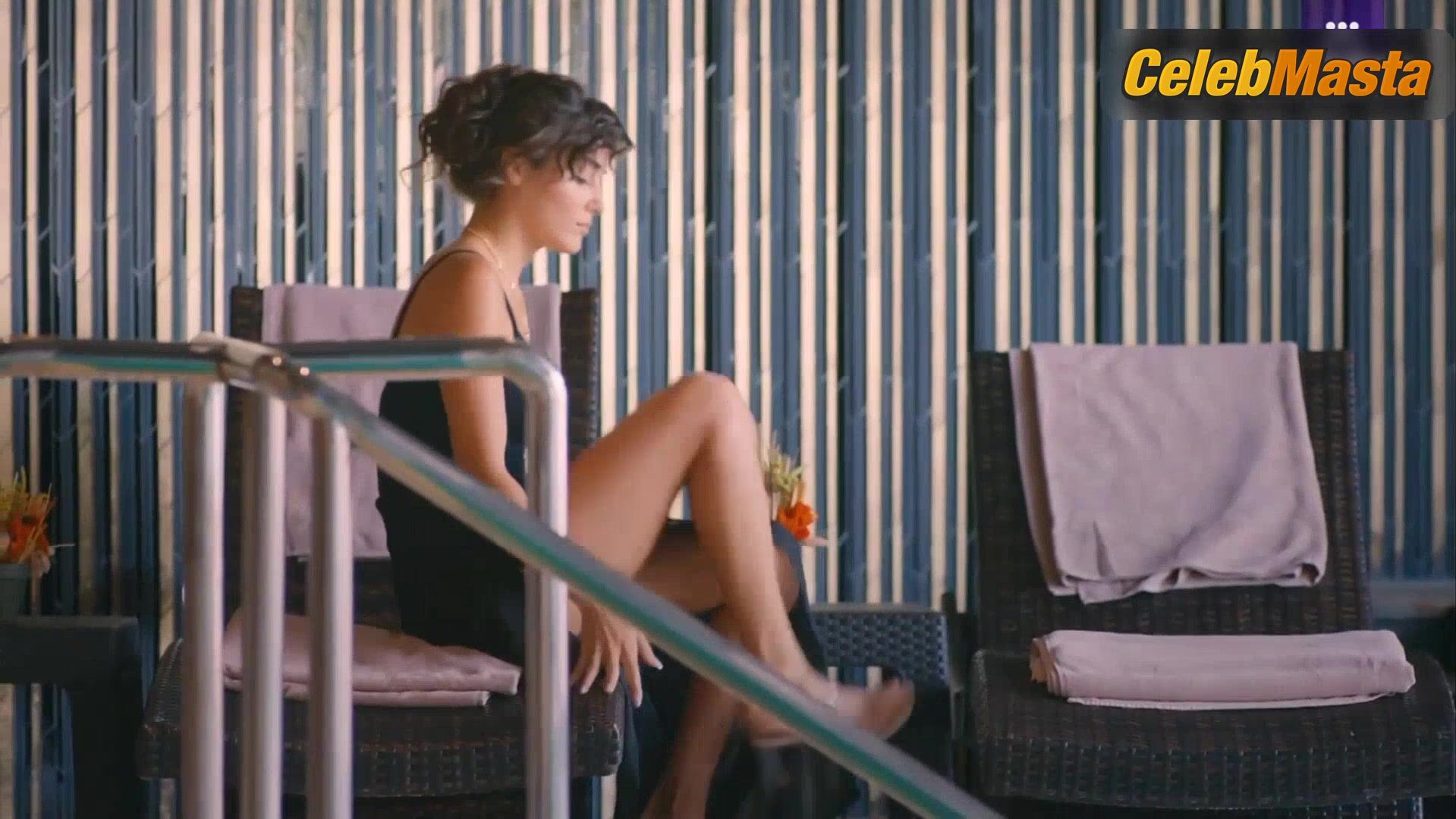 Hande Ercel Bares All In Scene From Love Is In The Air - Photo 1 of 5