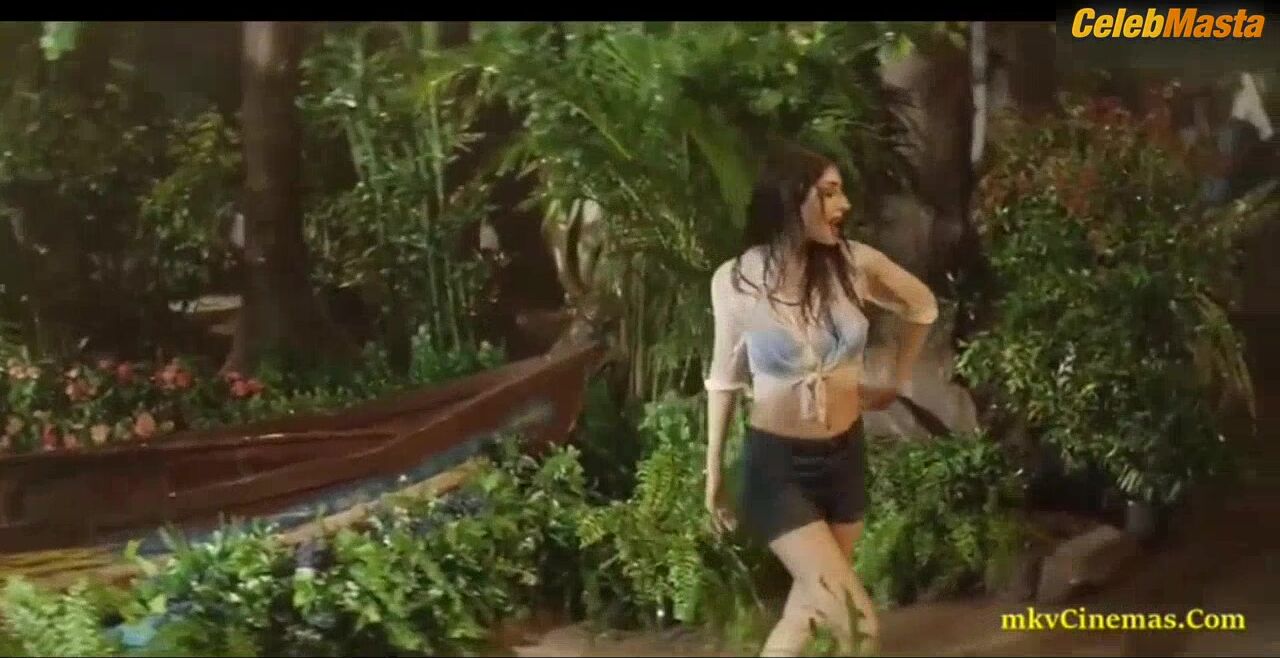 Elnaaz Norouzi ’s Butt, Boobs Scene In Sacred Games - Photo 2 of 5 photo 4