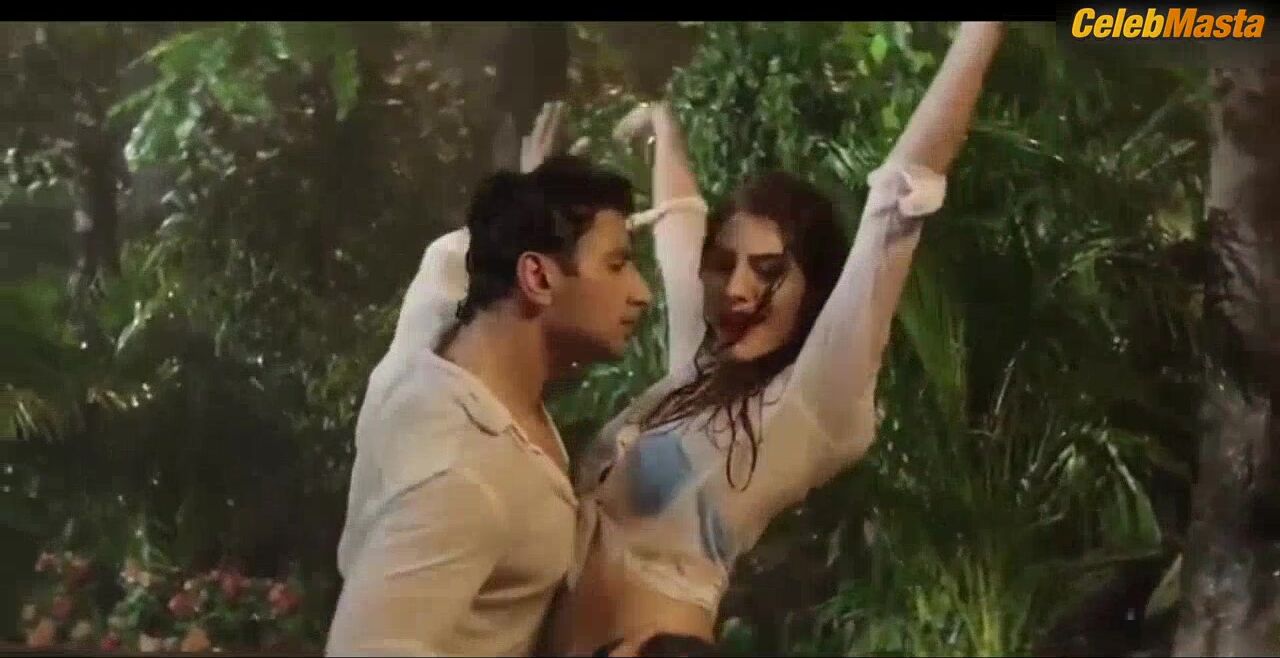 Elnaaz Norouzi ’s Butt, Boobs Scene In Sacred Games - Photo 2 of 5 photo 5