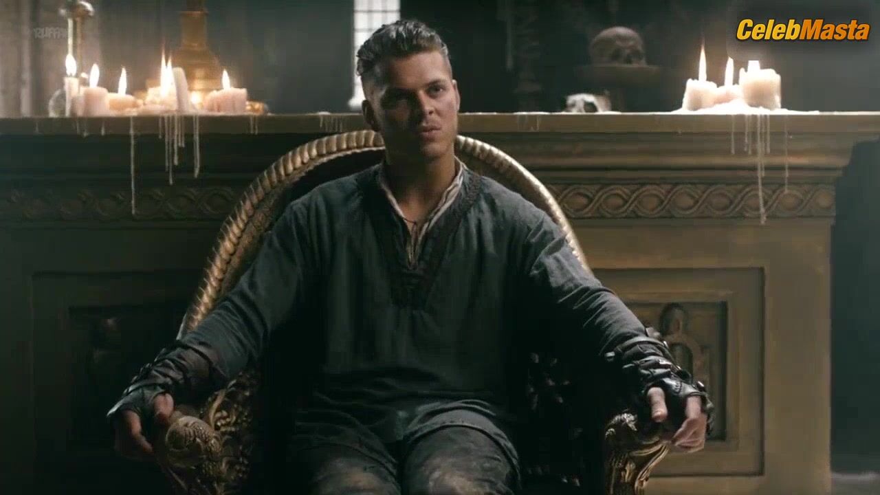 Alicia Agneson Booty, Boobs Scene In Vikings - Photo 1 of 5 photo 2