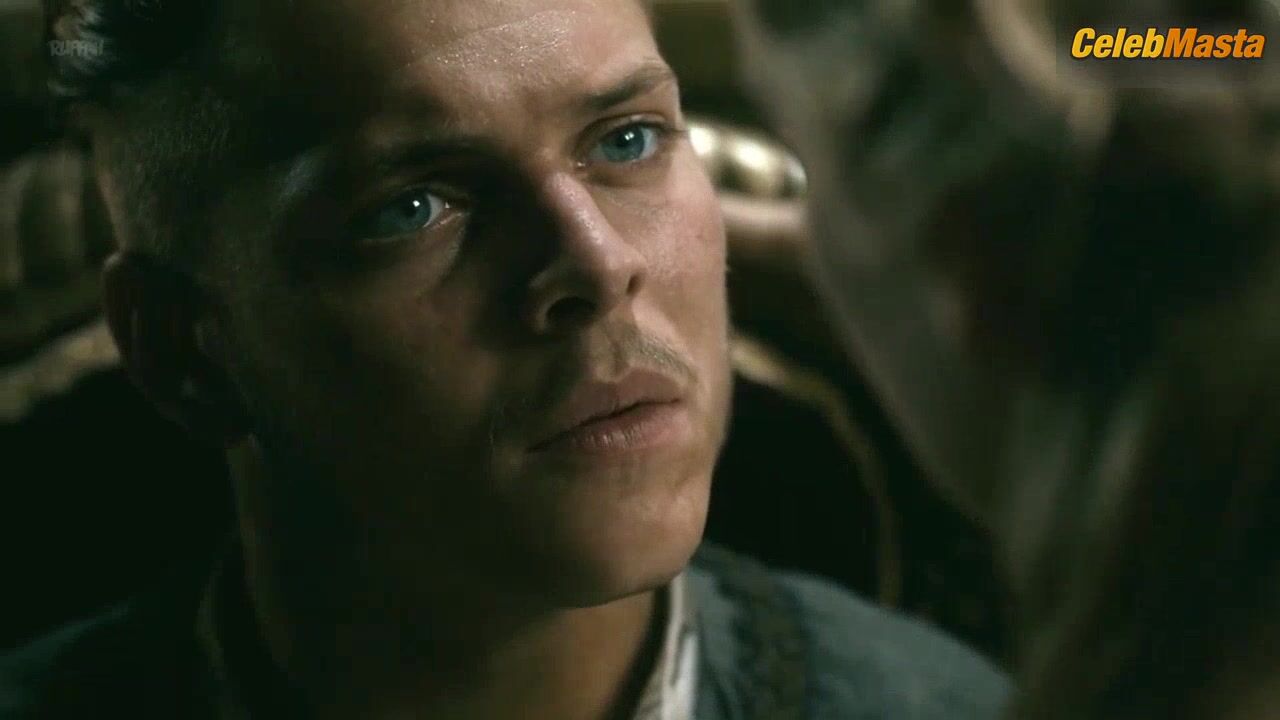 Alicia Agneson Booty, Boobs Scene In Vikings - Photo 1 of 5 photo 5