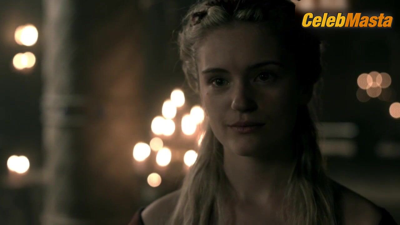Alicia Agneson Ass, Tits Scene In Vikings - Photo 2 of 5 photo 1