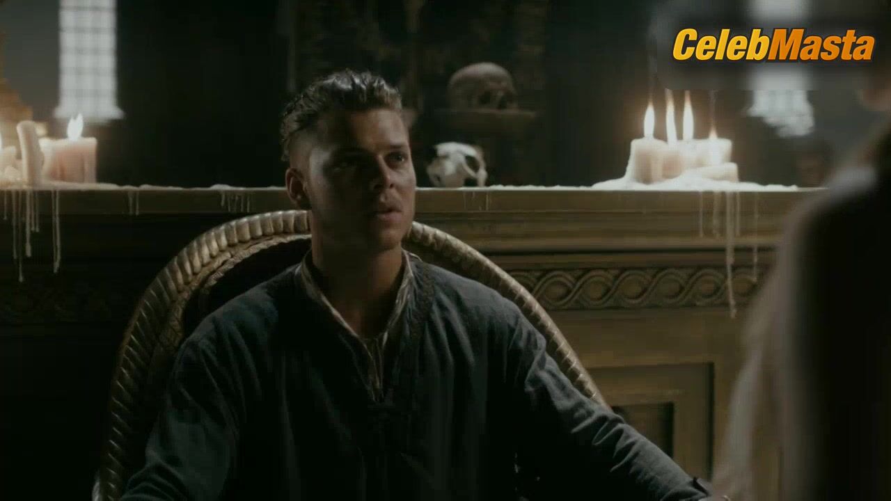 Alicia Agneson Ass, Tits Scene In Vikings - Photo 2 of 5 photo 5
