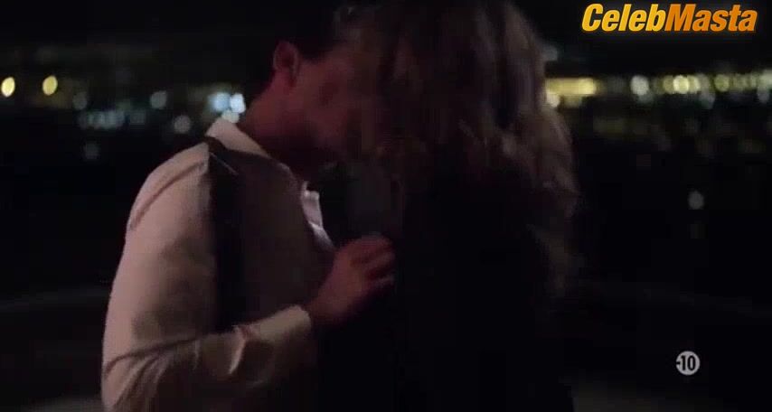 Dina Meyer ’s Underwear Scene In Turbulence - Photo 2 of 5 photo 1