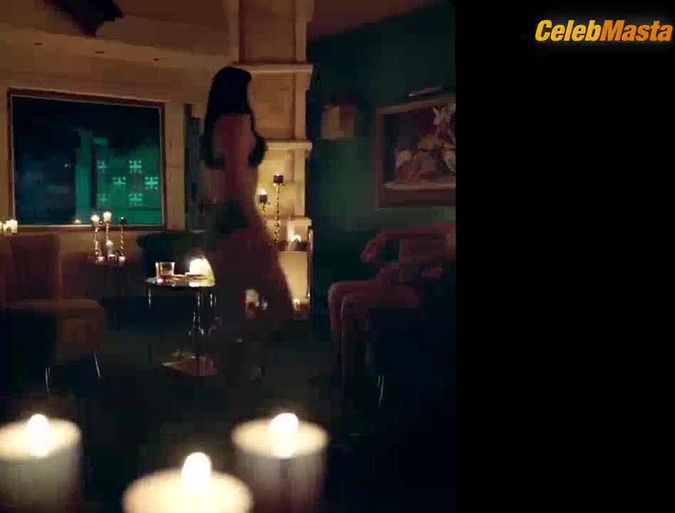Camila Mendes Lesbian, Booty Scene In Riverdale - Photo 1 of 5 photo 4