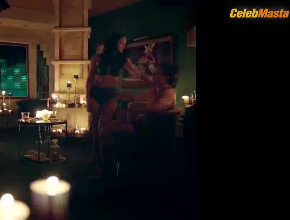 Camila Mendes Lesbian, Booty Scene In Riverdale - Photo 1 of 5 photo 5