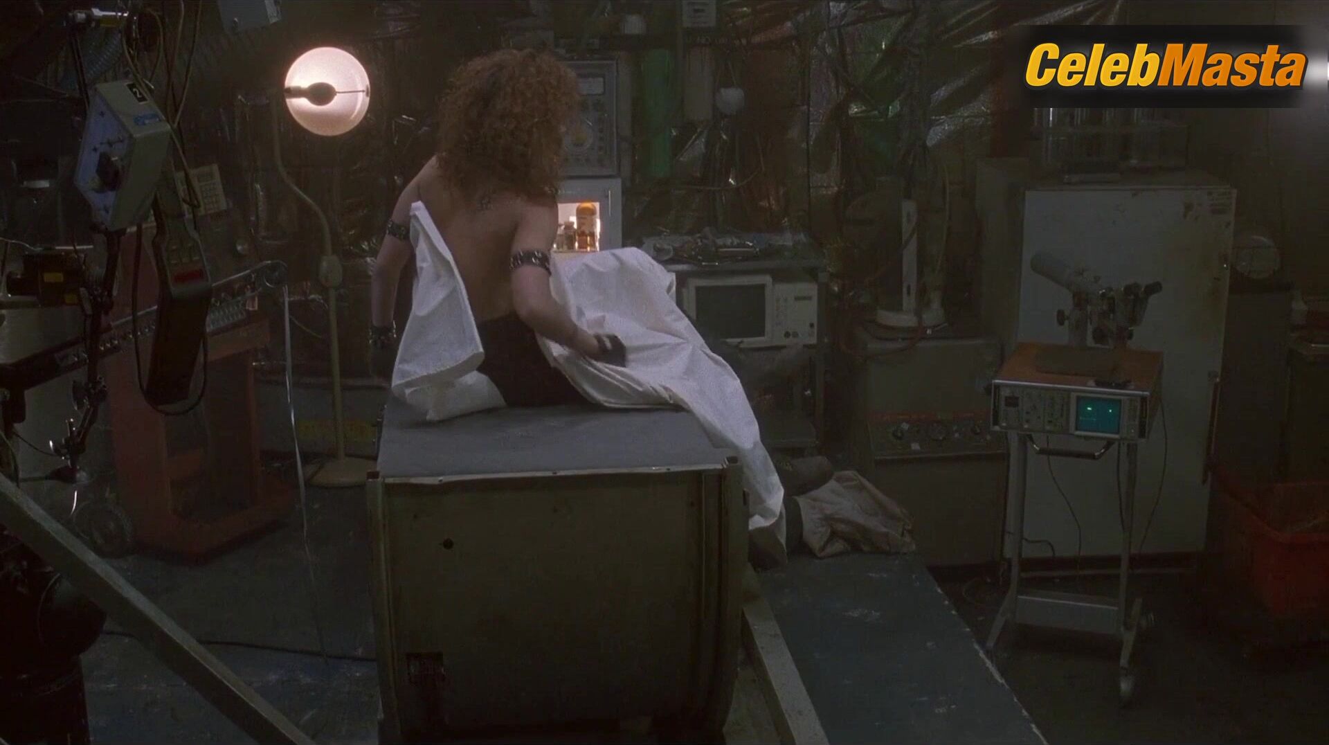 Dina Meyer Hot Scene In Johnny Mnemonic - Photo 1 of 5