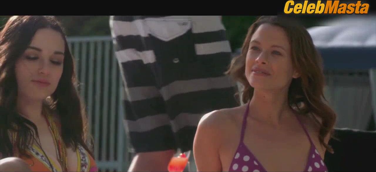Brittany Daniel , Crystal Reed And Scottie Thompson Swimsuit - Photo 1 of 5 photo 2
